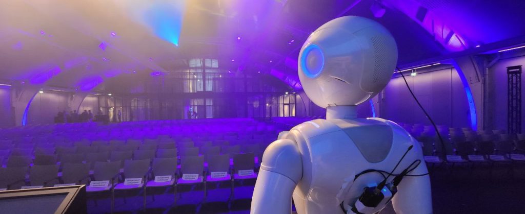 Pepper robot als host